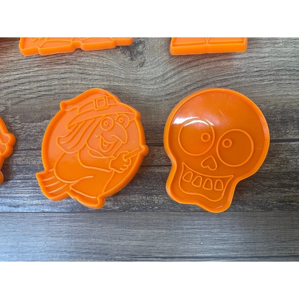 Lot Of 8 Plastic Halloween Cookie Cutters 4